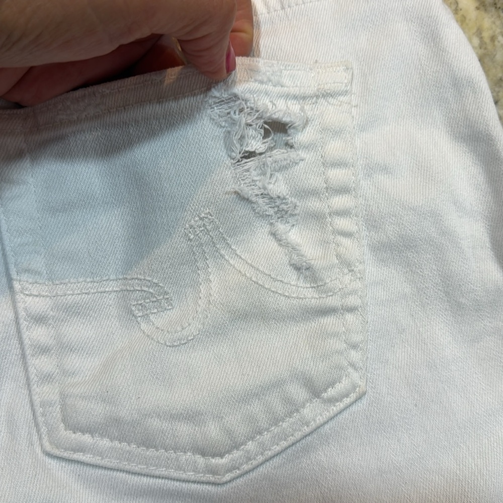 AG Women’s The Nikki Relaxed skinny distressed Jean short white Size 28 - Picture 6 of 16